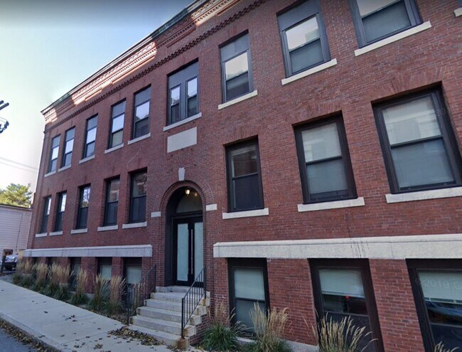 Foto del edificio - 2 Merrymount Pky