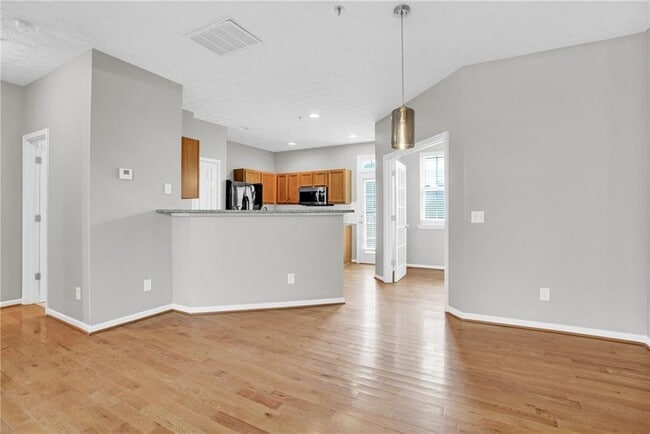 Building Photo - 241 Village Square Dr