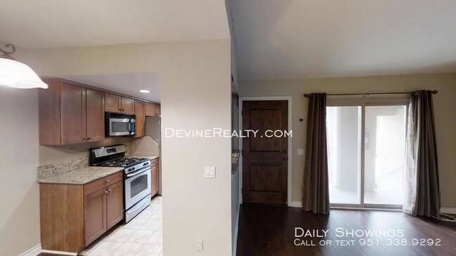 Building Photo - Move in ready 2 bed / 2 Bath condo