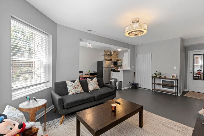 Foto del edificio - 4423 N Lawndale Ave