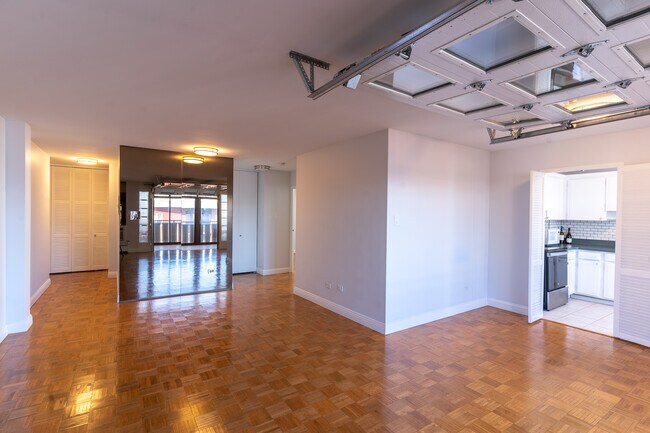 Open Living Room - 1111 Ash St