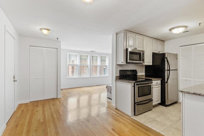 Building Photo - 122 Tudor St