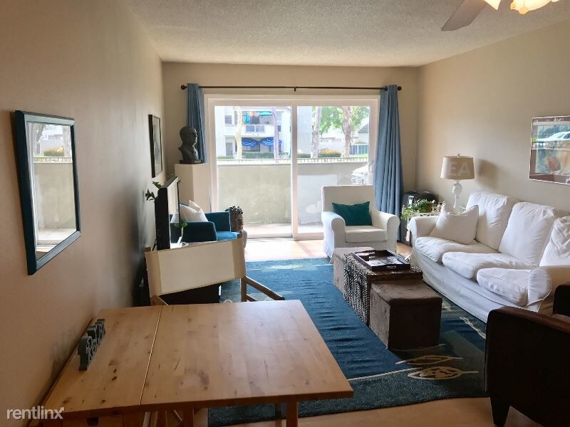 Primary Photo - 3 br, 2 bath Apartment - 389 E. Surfside Dr.