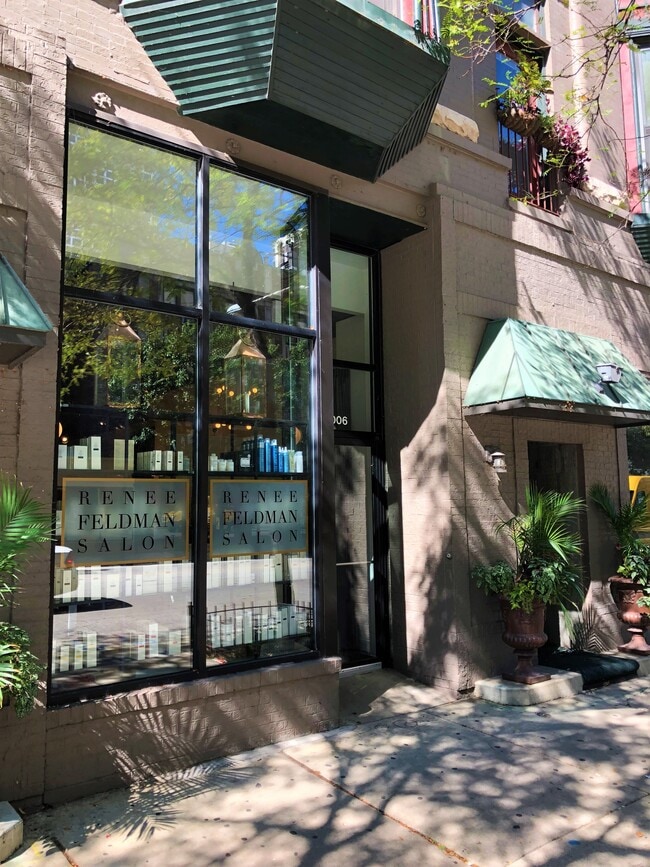 Building Entrance - 1006 N Clark St