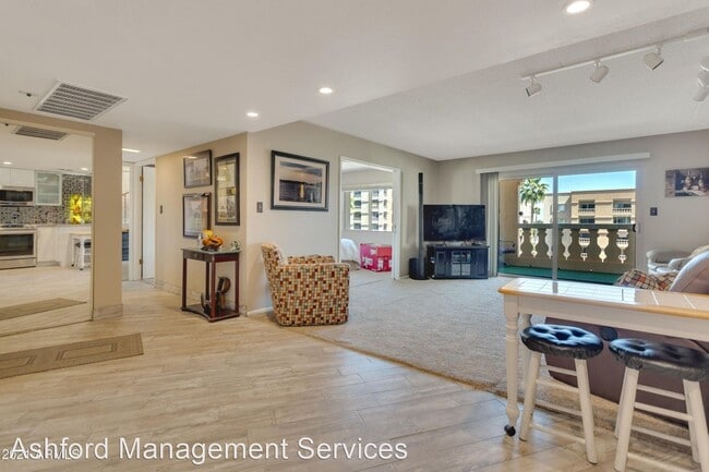 Foto del edificio - 2 br, 2 bath House - 7920 E Camelback Rd #504