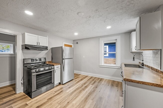 Building Photo - Newly Renovated 3 Bed 2 Bath Home in St Paul