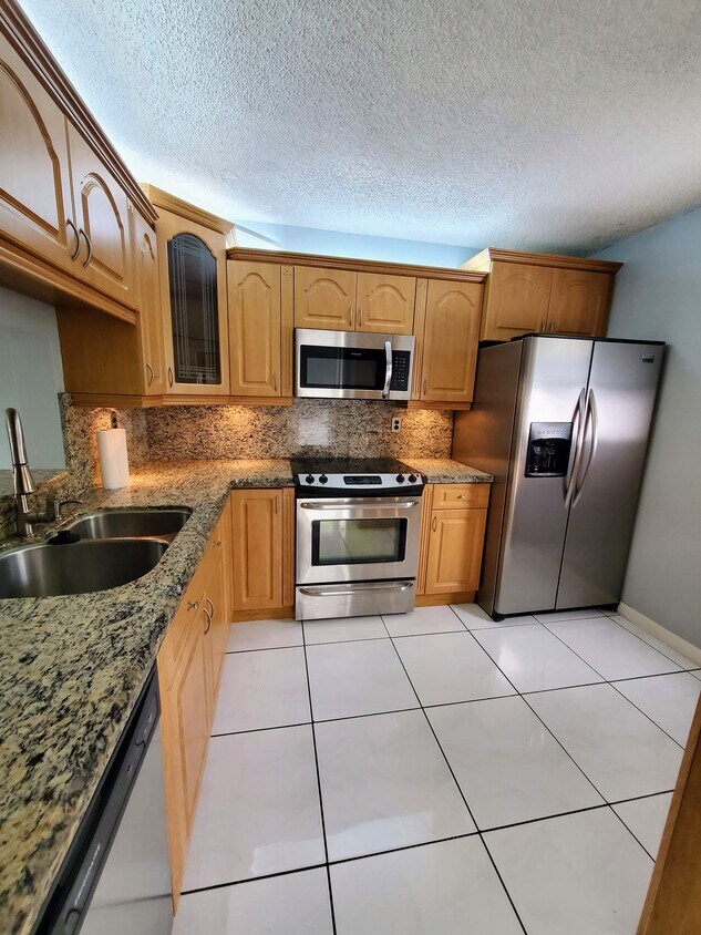 1820 N Lauderdale Ave Unit 3301, North Lauderdale, FL 33068 Condo for