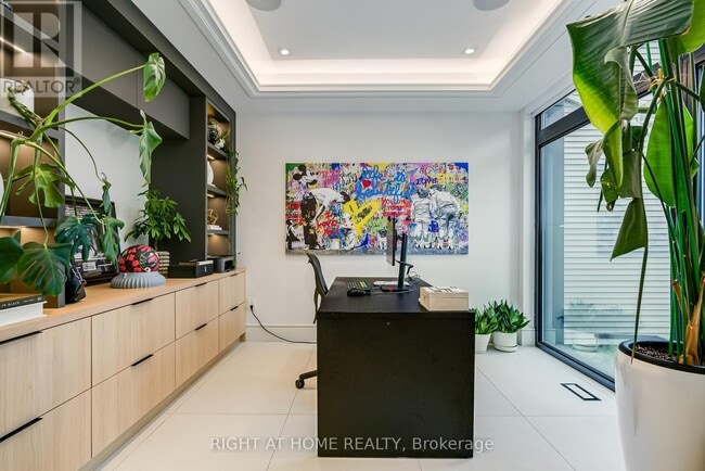 Building Photo - 585 Montbeck Crescent
