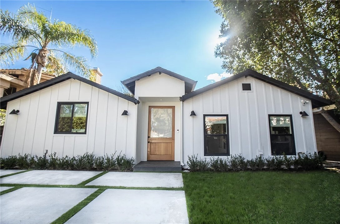 Foto principal - 14822 Morrison St