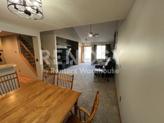 Building Photo - Available August 1 - huge townhome 2 bedroom 2 bath townhome in Shakopee!