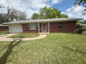 Building Photo - 18 E Zenith Ave
