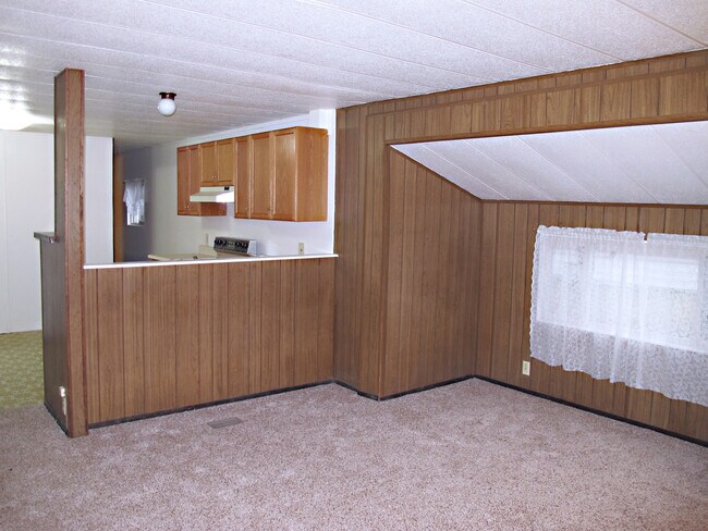 Building Photo - Affordable 3BD/1BA Home plus small Den!