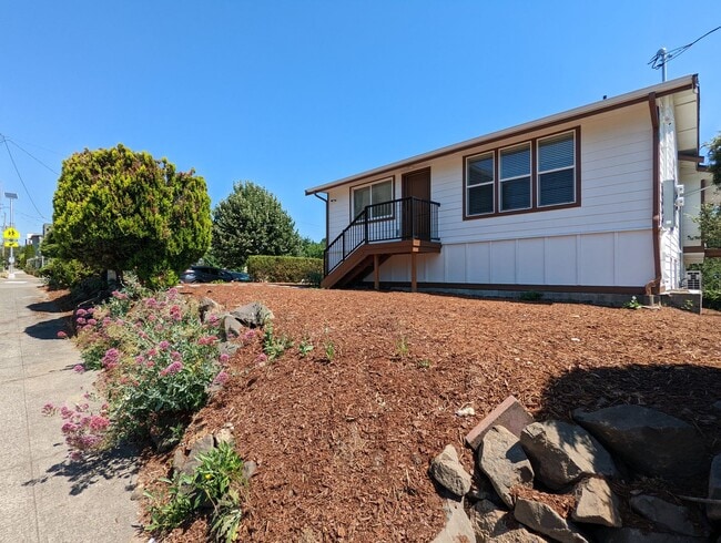 Building Photo - Stunning Remodeled Beacon Hill Home