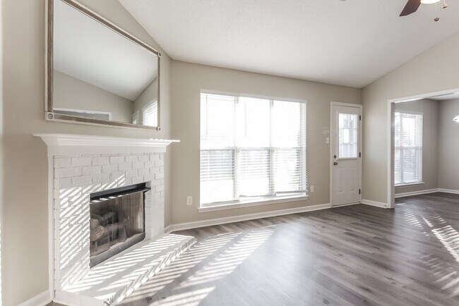 Foto del edificio - 10953 Oak Leaf Dr