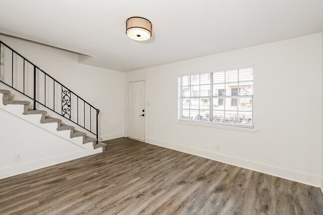 Foto del edificio - White Oak Townhomes