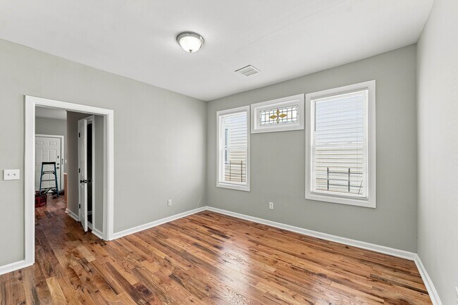 Building Photo - 422 Woodside Ave