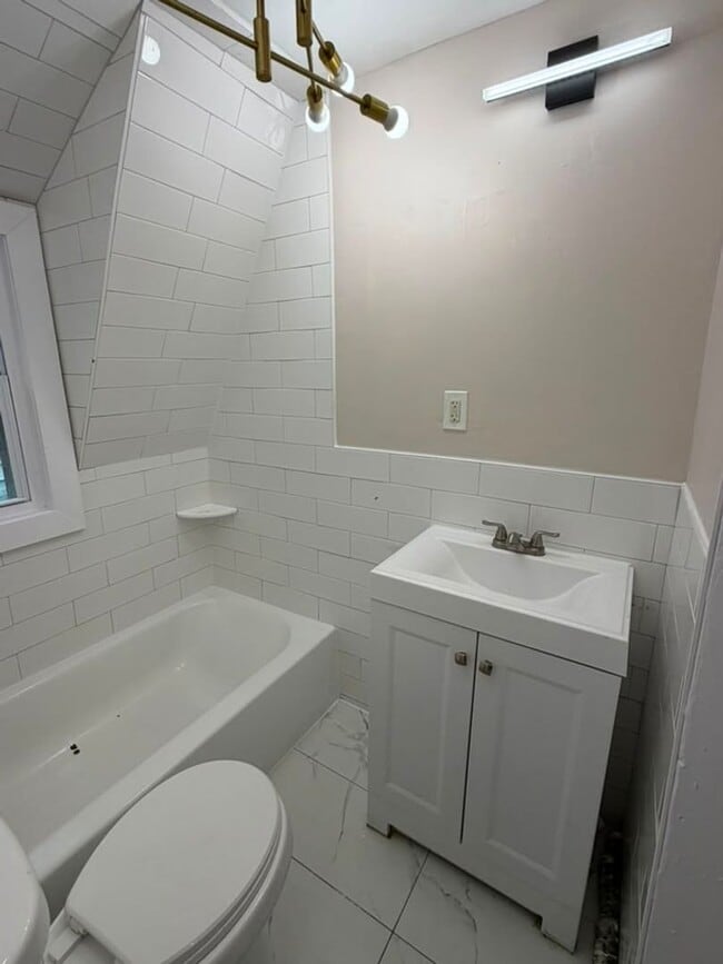 Building Photo - 224 N 9th St
