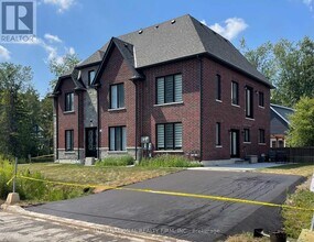 Building Photo - 670 Park Rd