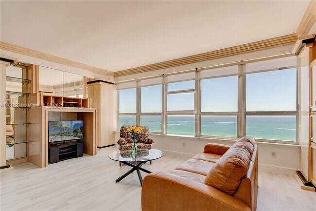 Foto del edificio - 4925 Collins Ave