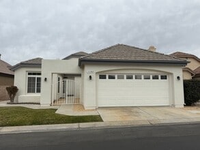 Building Photo - 11182 Country Club Dr