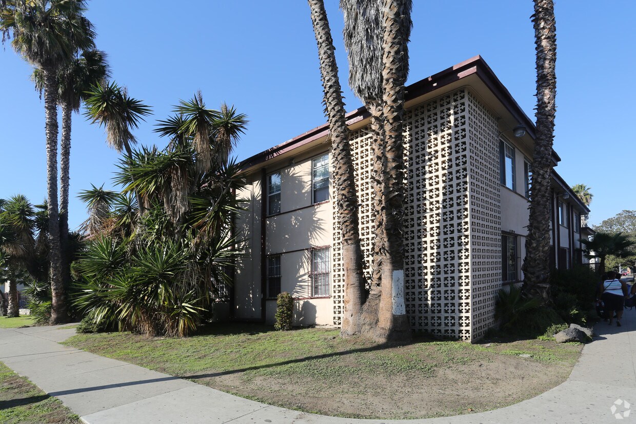 Foto del edificio - 5005 August St