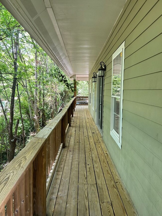 Building Photo - Nestled between Southside & St. Elmo - 3 beds, 2 baths, hardwood throughout, next to Harrison Joh...