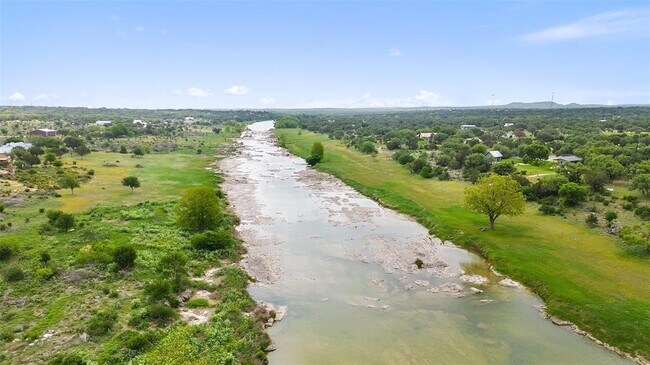 Building Photo - 456 River View Dr