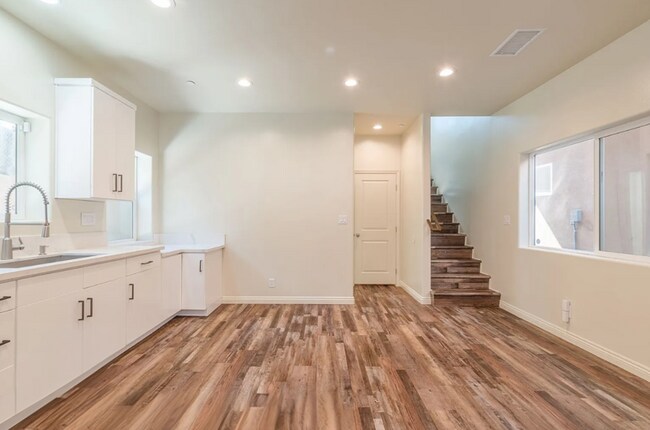 Foto del edificio - 3258 1/2 Dundas St.