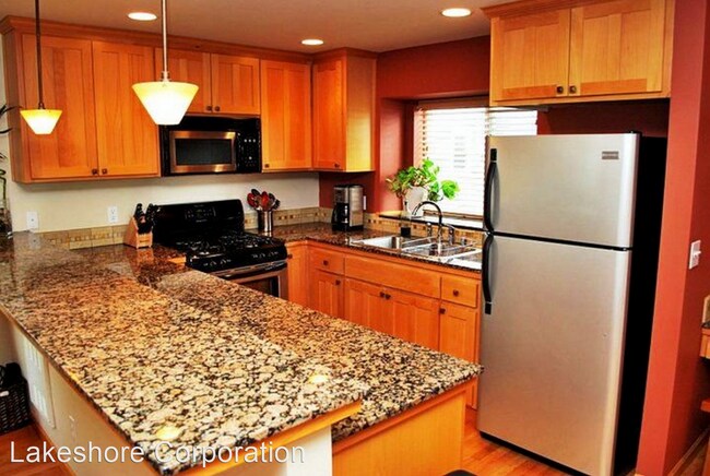 Building Photo - 3 br, 2.5 bath House - 130 N 101st St