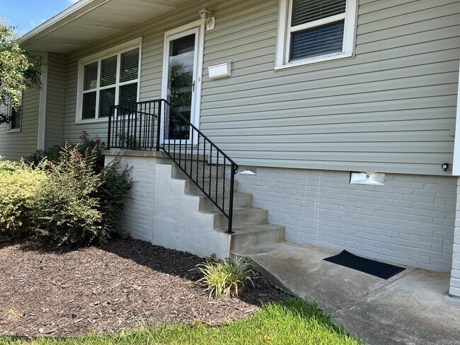Foto del edificio - 2401 Blackwood Rd