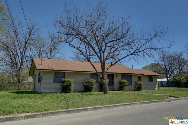 Building Photo - 650 Bluebonnet Ave