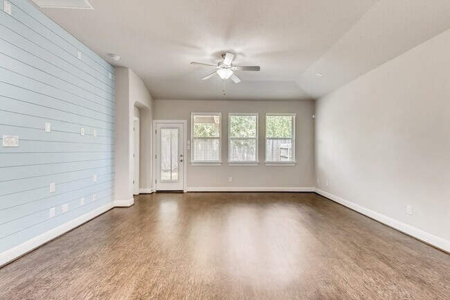 Foto del edificio - 1739 Finland Palm