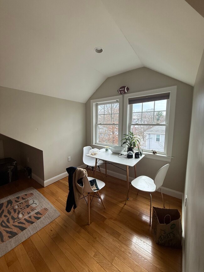 Foto del edificio - 27 Crosby Rd