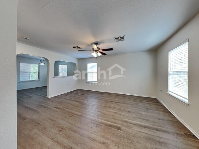 Foto del edificio - 13801 Briarcreek Loop