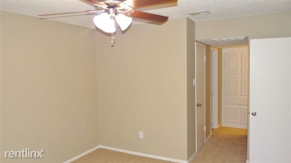 Building Photo - 6100 Glenview Dr