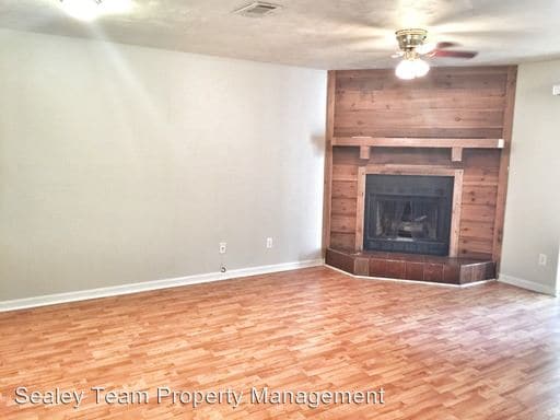 Building Photo - 2324 Sylvan Ct