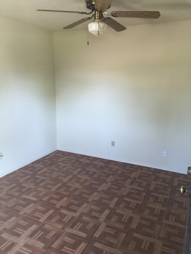 Sala de estar - 2400 Washington Ave