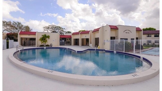 Foto del edificio - 2050 Oleander Blvd
