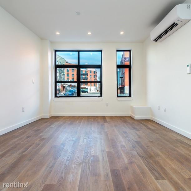 Building Photo - 555 Graham Ave