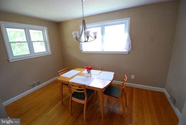 Foto del edificio - 10209 Brunswick Ave