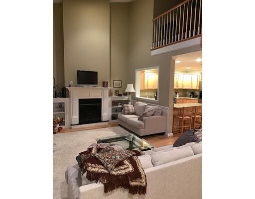 Building Photo - 5 Hayloft Ln