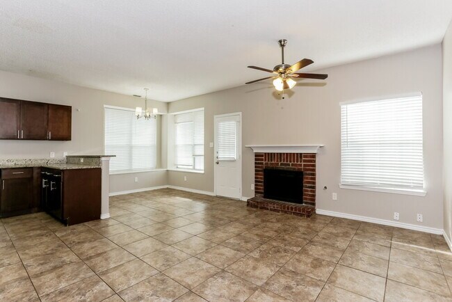 Foto del edificio - 433 Raintree Cir