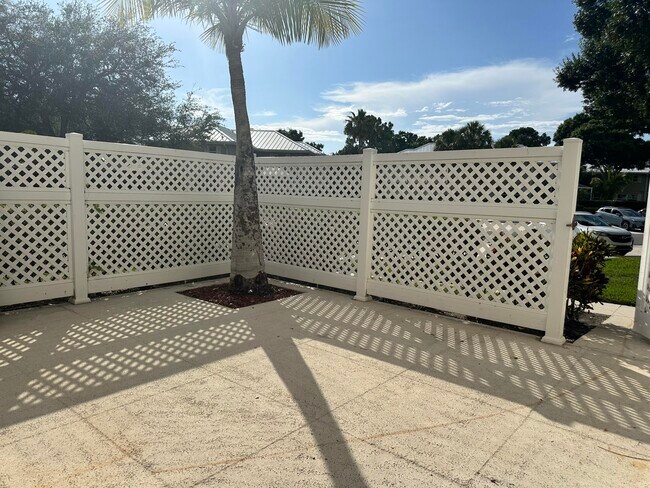 Foto del edificio - 2882 SW Lakemont Pl