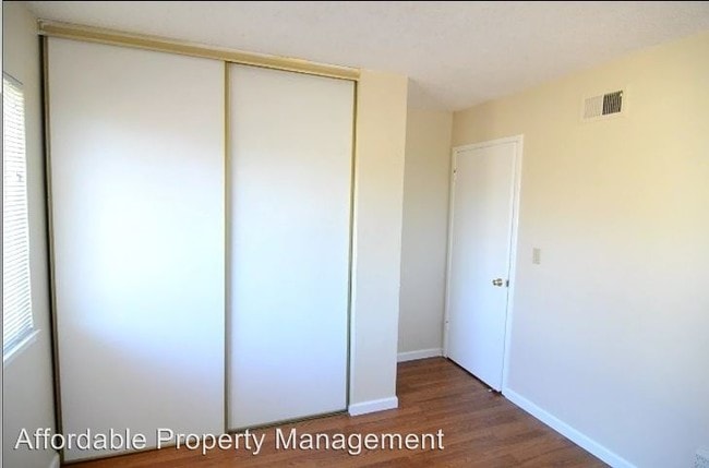 Building Photo - 3 br, 1.5 bath House - 2274 Eric Court #2