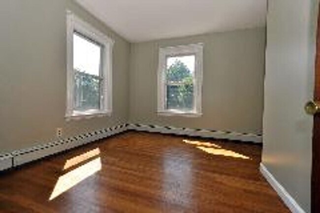 Foto del edificio - Brookline - 2  Bedroom Apt - Available NOW...