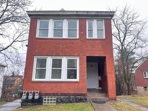 Building Photo - 132 Charles St