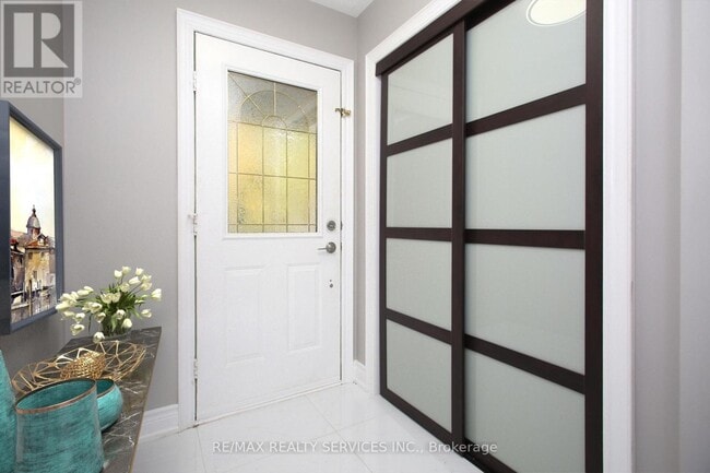 Photo du bâtiment - 5606 Cosmic Crescent