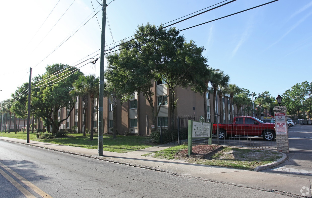 Central Court Apartments Apartments in Tampa FL Apartments com Central Court Apartments Apartments in Tampa FL Apartments com