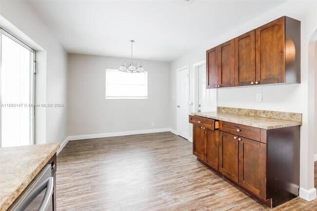 Building Photo - 4233 NW 34th Way