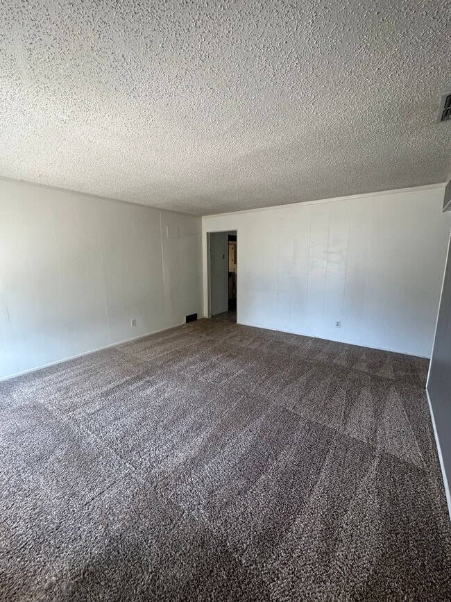 Building Photo - Cozy and Comfortable 3 Bed Home! Sandia Sc...